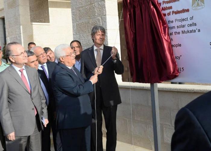 السيد الرئيس يفتتح محطة توليد كهرباء شمسية