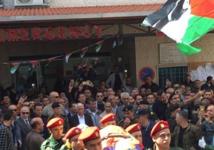 جماهير غفيرة تشيع شهيد الواجب الشاب " احمد مناصرة "
