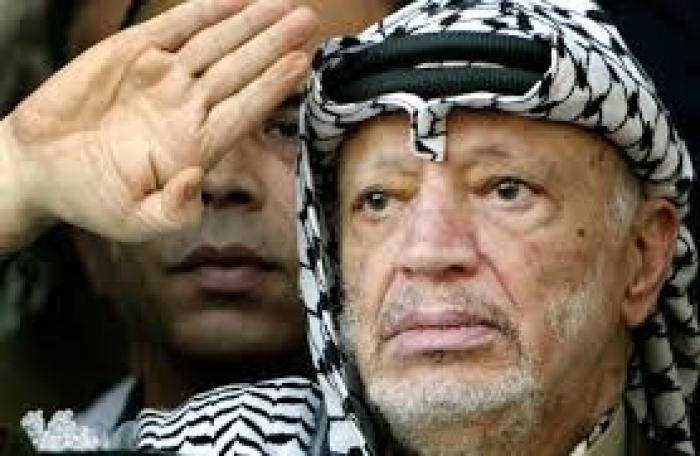 فتح : تستنكر قيام عناصر من حماس بإزالة وتحطيم صورة الشهيد ياسر عرفات وتعتبرها إهانة للشهداء