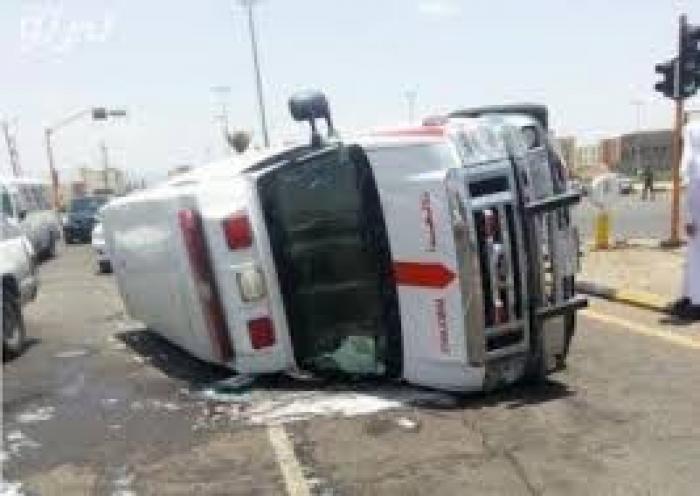 أربع إصابات جراء انقلاب سيارة إسعاف جنوب خانيونس