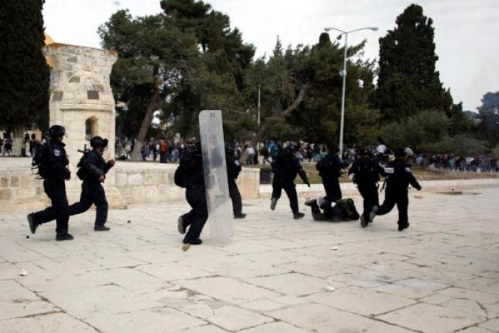 الاحتلال يحول القدس لثكنة عسكرية ويحاصر  المسجد الأقصى