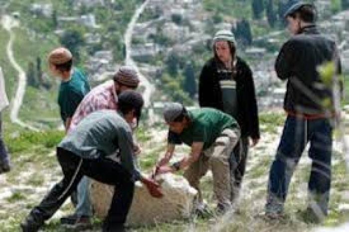 الاحتلال يستولي على محتويات مغسلة مركبات في القدس