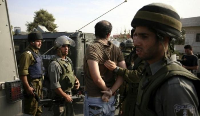 حملة اعتقالات ومداهمات بالضفة تطال 16 مواطناً 