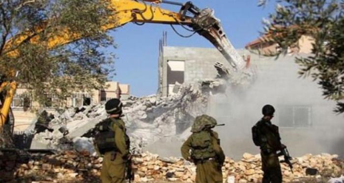 الاحتلال يخطر 3 منازل في القدس