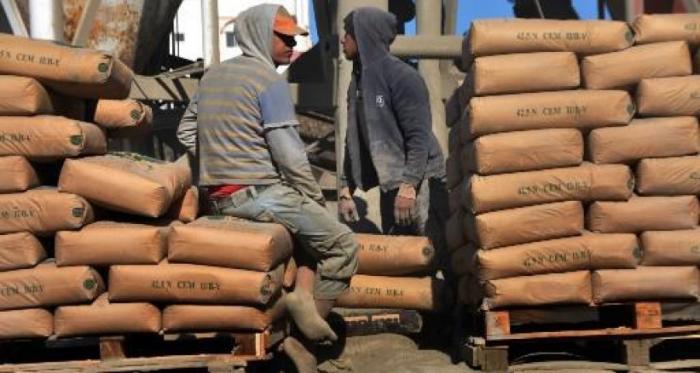 توفر الأسمنت بقطاع غزة بسعر مناسب للجميع