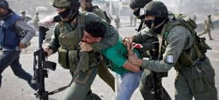 قوات الاحتلال تعتقل 13 مواطنا من أنحاء متفرقة في الضفة