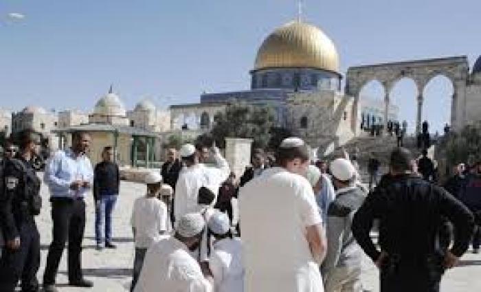 عشرات المستوطنين يقتحمون المسجد الأقصى