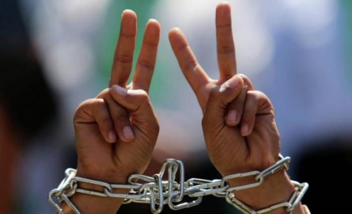 لليوم الثالث عشر 140 أسيراً يواصلون معركة الأمعاء الخاوية في سجون الاحتلال