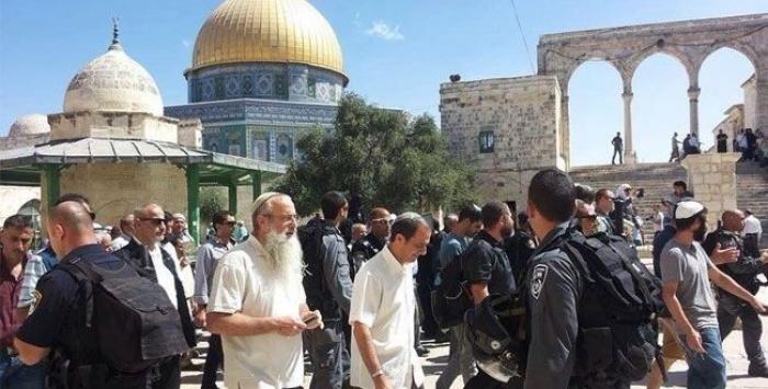 من جديد: مستوطنون يقتحمون المسجد الاقصى وسط حماية مشددة