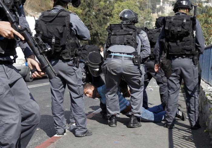 الاحتلال يعتقل خمسة شبان في القدس عقب مواجهات ليلية