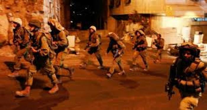 قوات الاحتلال تغلق ثلاث حواجز وتقتحم قرية بيتا