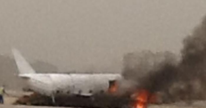 #عاصفة_الحزم : الحوثيون يفجرون طائرة الرئاسة بمطار عدن 