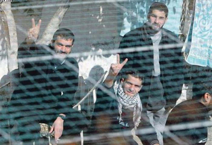 هيئة شؤون الأسرى :19 أسيراً ينضمون لـ9 أسرى مضربين عن الطعام ضد اعتقالهم الإداري