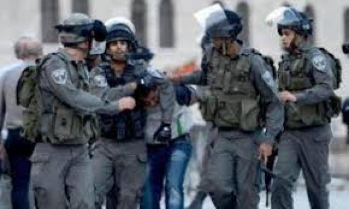 الاحتلال يعتقل 15 مواطنا ومداهمات واسعة في الضفة 