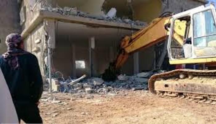 سلطات الاحتلال تهدم منزلاً جنوب القدس ويشرد ساكنيه