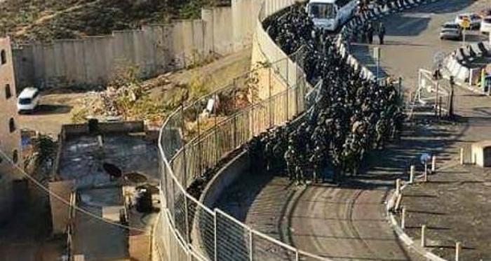 الاحتلال يشرع بهدم منزل الشهيد العكاري في شعفاط بالقدس