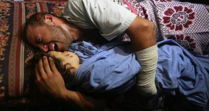 فيديو مؤثر خلال وداع والد الطفلة رهف حسان