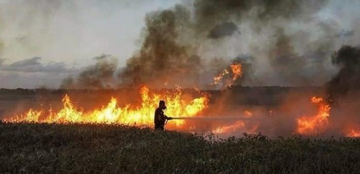 22 حريقاً في غلاف غزة جراء الطائرات والبالونات الحارقة