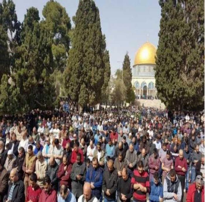 50 ألفاً يؤدون صلاة الجمعة بالأقصى