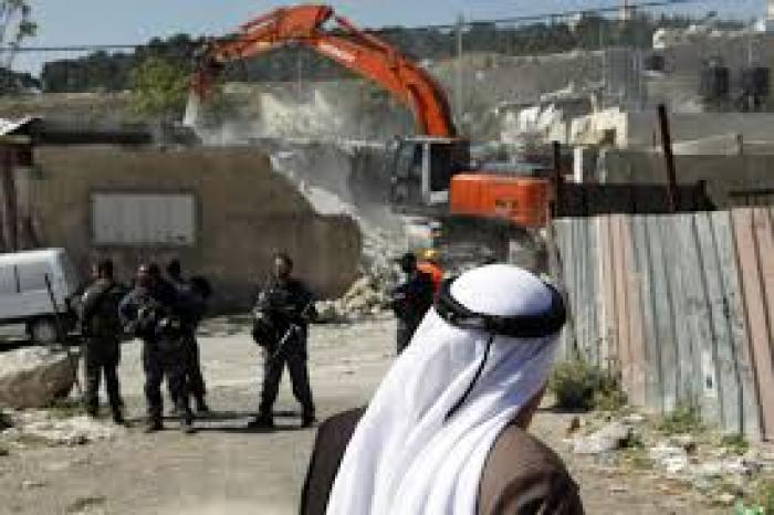 قوات الإحتلال تهدم منزلين يعودان للاسيران الروب والمسالمة  