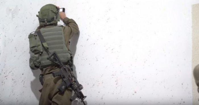 بالصورة: الاحتلال الصهيوني يأخذ قياسات منزل منفذ عملية "عتصيون" بالخليل
