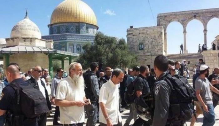 أكثر من 100 مستوطن اقتحموا المسجد الأقصى منذ الصباح
