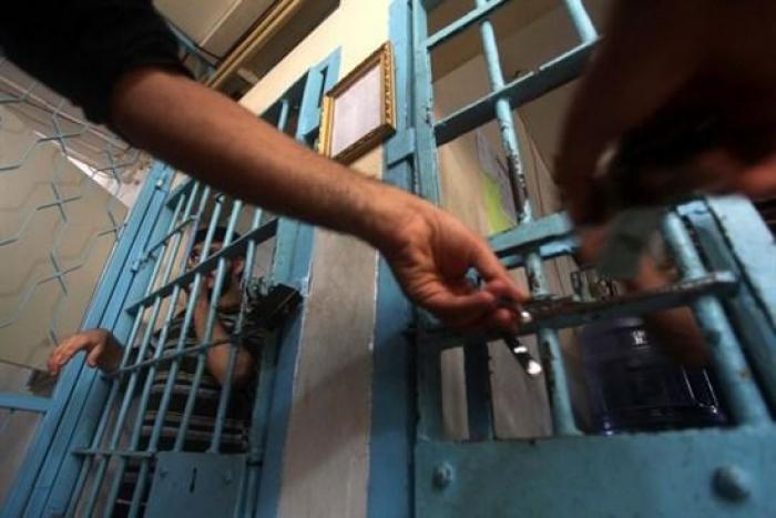  48 اسيرا يقضون اكثر من 20 عاما في السجون