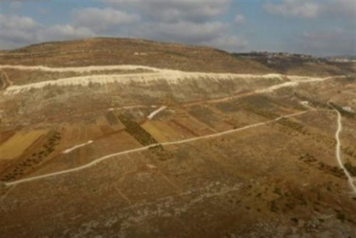 مستوطنون يحتجون على شق طرق للفلسطينيين جنوب نابلس