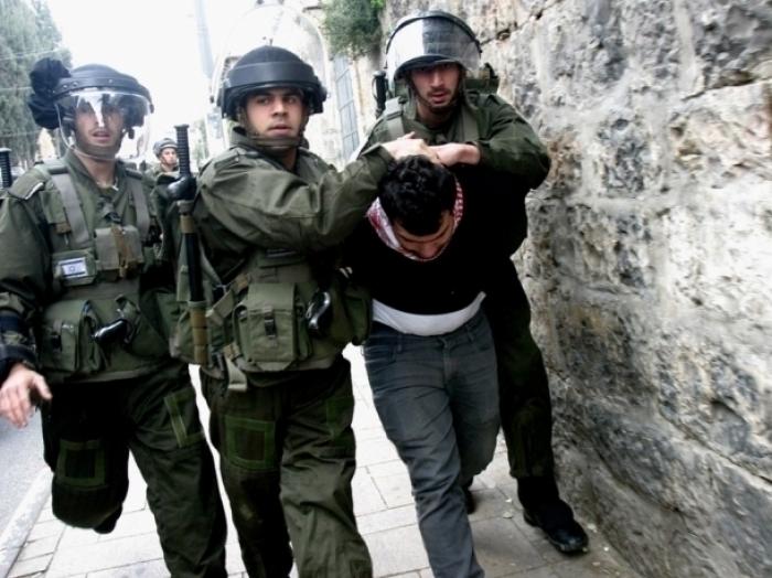 قوات الإحتلال تعتقل 19 فلسطينياً خلال حملة إعتقالات في الضفة