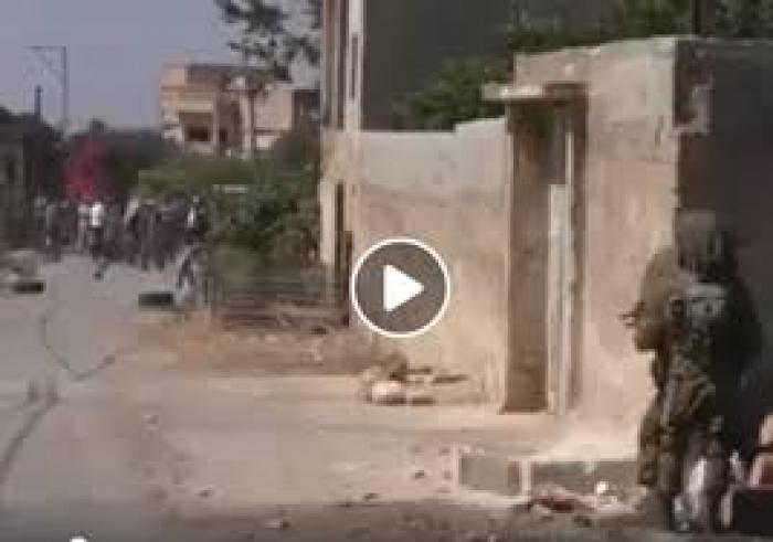 بالفيديز:ضابط يضرب جنوده بسبب جبنهم في مواجهات كفر قدوم