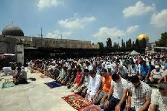 300 مواطن من غزة يتوجهون لاداء صلاة الجمعة فى الأقصى