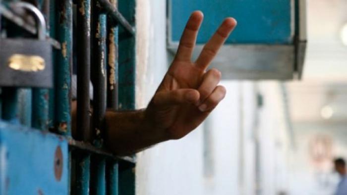 4 أسرى يدخلون أعوامًا جديدة في سجون الاحتلال