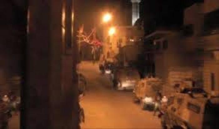 حملة دهم و اعتقال واسعة طالت اكثر من 150 منزلاً بالخليل