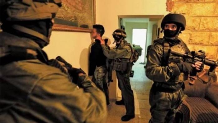 الاحتلال يعتقل 19 مواطنًا بالضفة