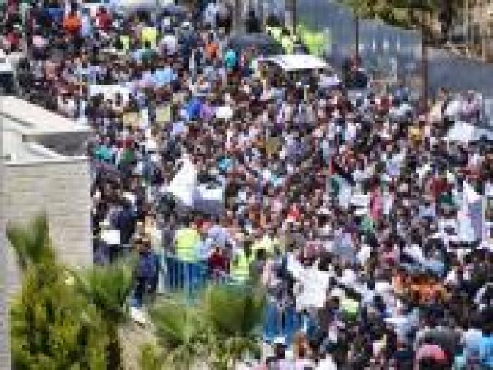 الالاف يتظاهرون أمام مجلس الوزراء رفضا لقانون الضمان