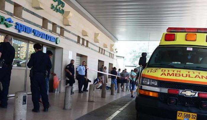 إصابة عاملان فلسطينيان جراء تعرضهما للطعن على يد مجهول في بئر السبع