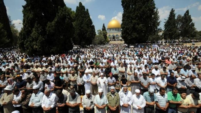 300 مواطن يغادرون من غزة لأداء صلاة الجمعة في المسجد الأقصى