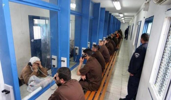 دفعة من أهالي أسرى غزة يزورون أبنائهم المعتقلين في سجن إيشل بالنقب