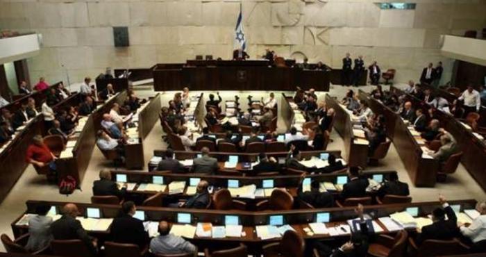 الكنيست الصهيوني يُقر بشكل نهائي قانون خصم رواتب عائلات الشهداء والأسرى