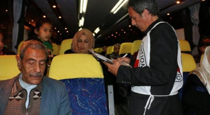 23 من أهالي أسرى قطاع غزة يتوجهون لزيارة ذويهم بسجن (رامون)