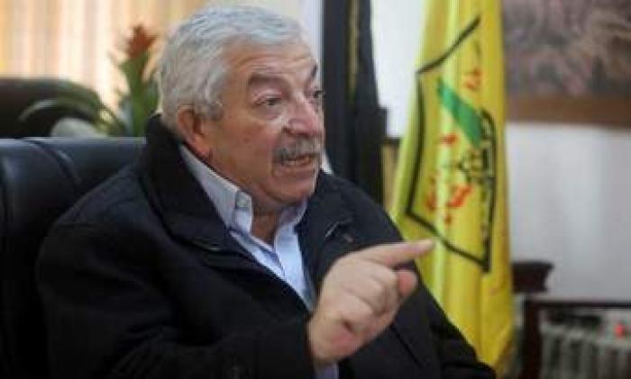 العالول يضع اكليلاً من الزهور على النصب التذكاري لشهداء الثورة الفلسطينية في بيروت