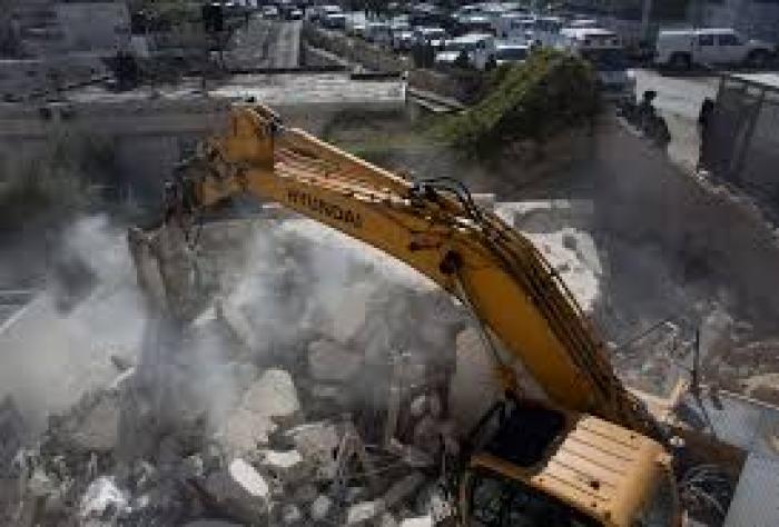 جرافات الاحتلال الصهيوني تهدم روضة للأطفال في تجمع جبل البابا في القدس وتهدد بهدم منازل
