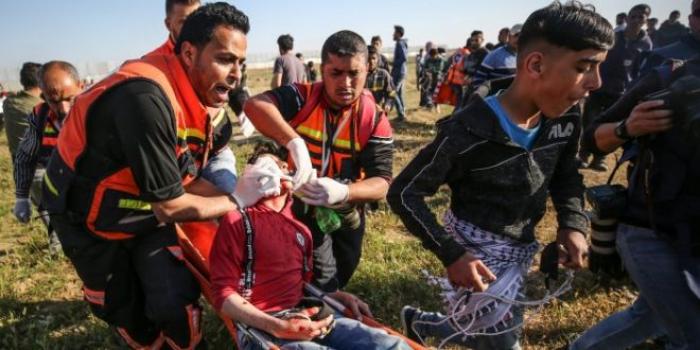  49 إصابة برصاص الإحتلال شرقي قطاع غزة بينهم 8 مسعفين وصحفي
