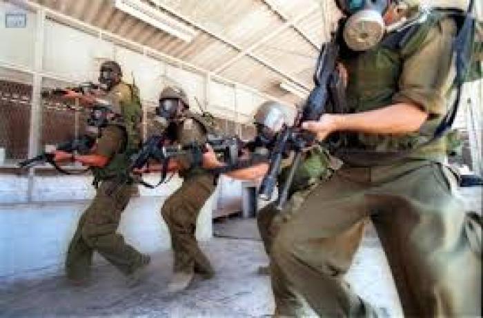 أكثر من 100 عملية تنكيل وقمع بالأسرى داخل السجون  