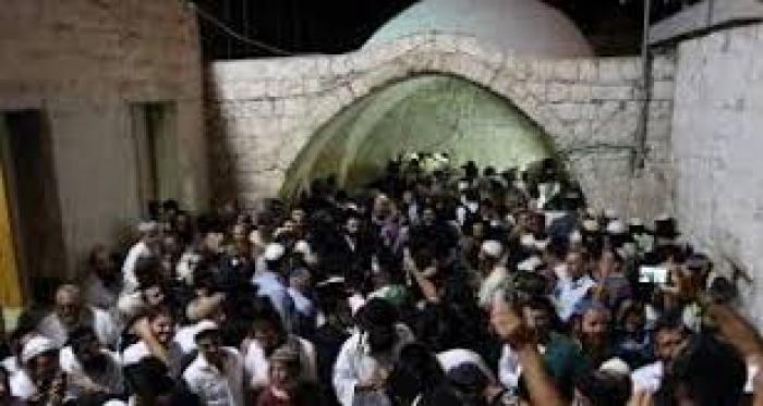 مئات المستوطنين يقتحمون "قبر يوسف" شرق نابلس