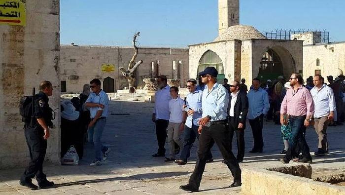 إقتحام الأقصى وتوتر بعد قيام مستوطن بأداء الشعائر التلمودية داخل باحاته