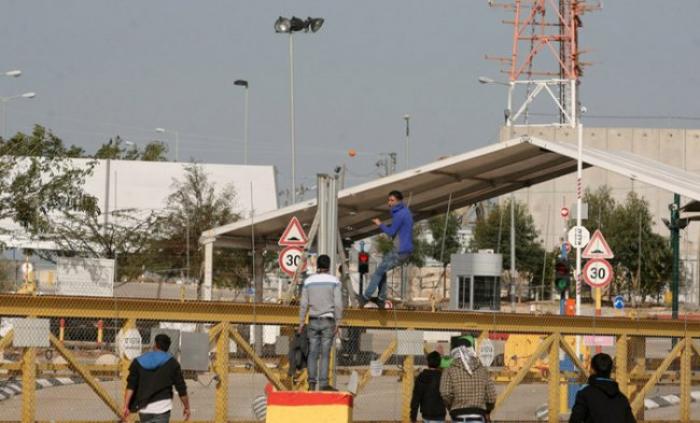 الإحتلال يعتقل شاباً على حاجز الجلمة بزعم محاولته تنفيذ عملية طعن