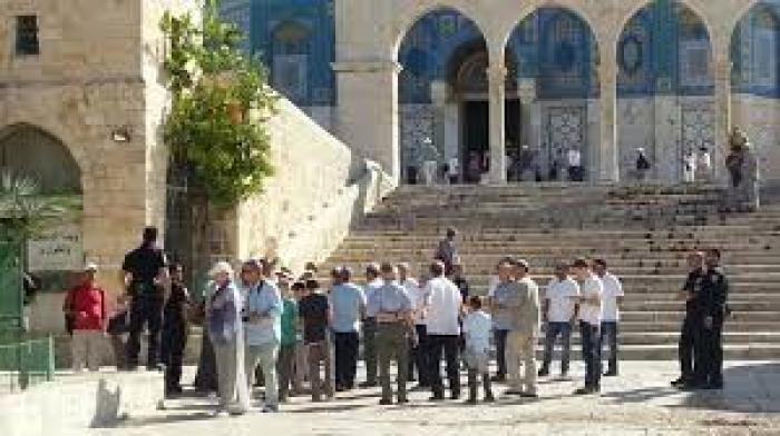 مستوطنون يقتحمون الأقصى وسط قيود مشددة