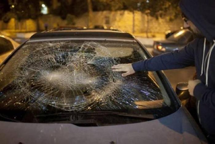 مستوطنون يرشقون بالحجارة منازل وسيارات المواطنين في بيت لحم