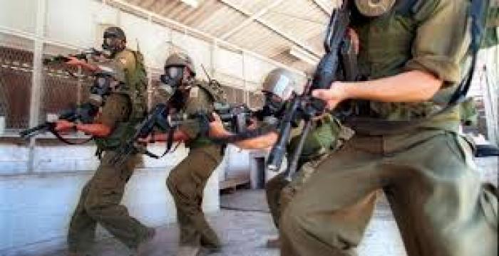 قوات القمع تقتحم أحد الأقسام بسجن عسقلان